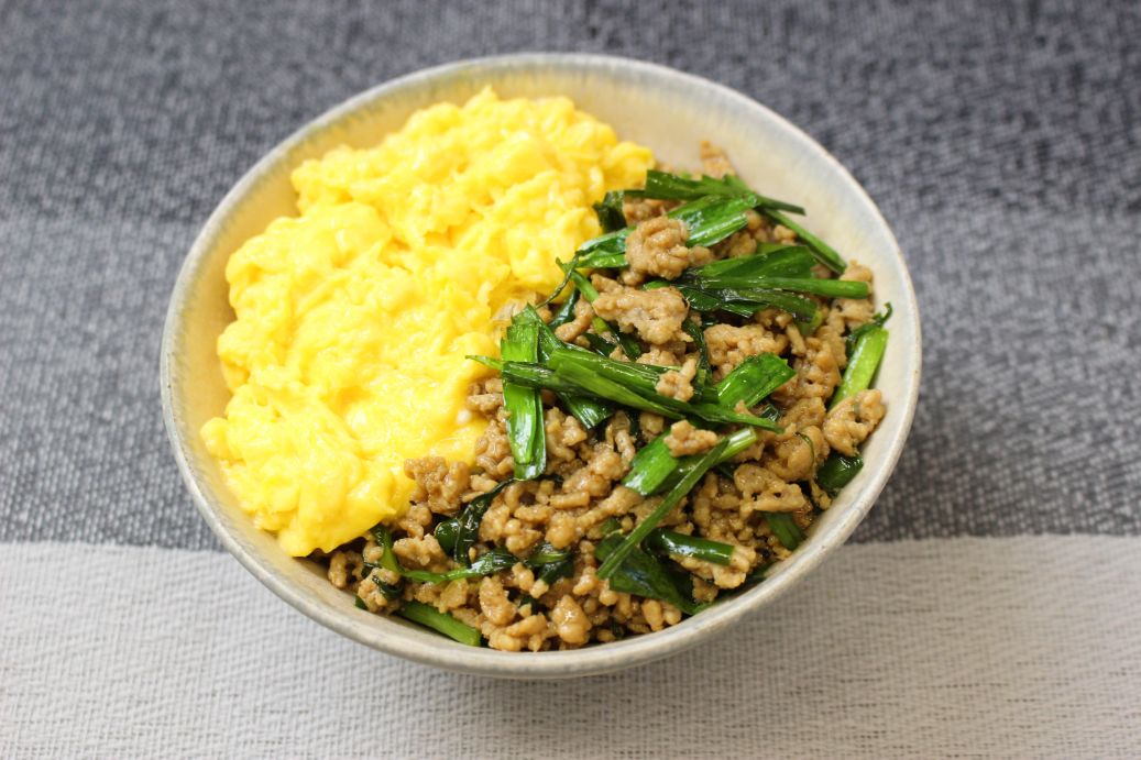 にら卵そぼろ丼